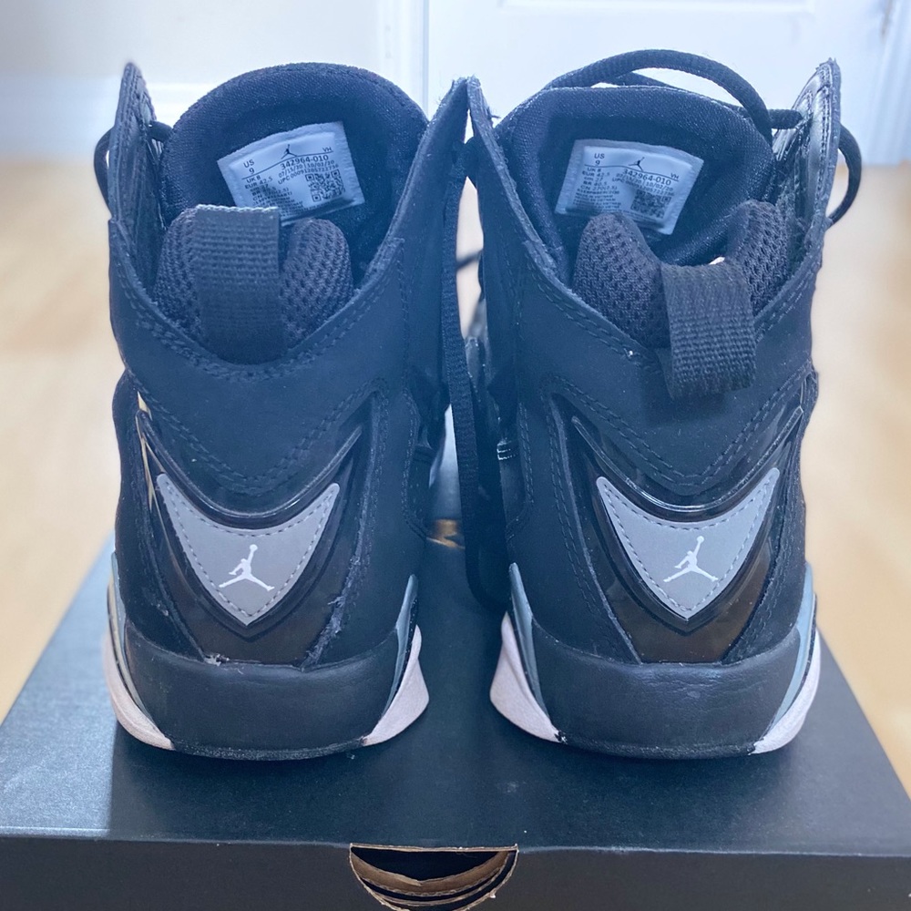 Jordan True Flight Shoes (with original box) - Picture 5 of 6
